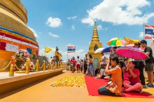 prayers chedi mountain or wat saket bangkok