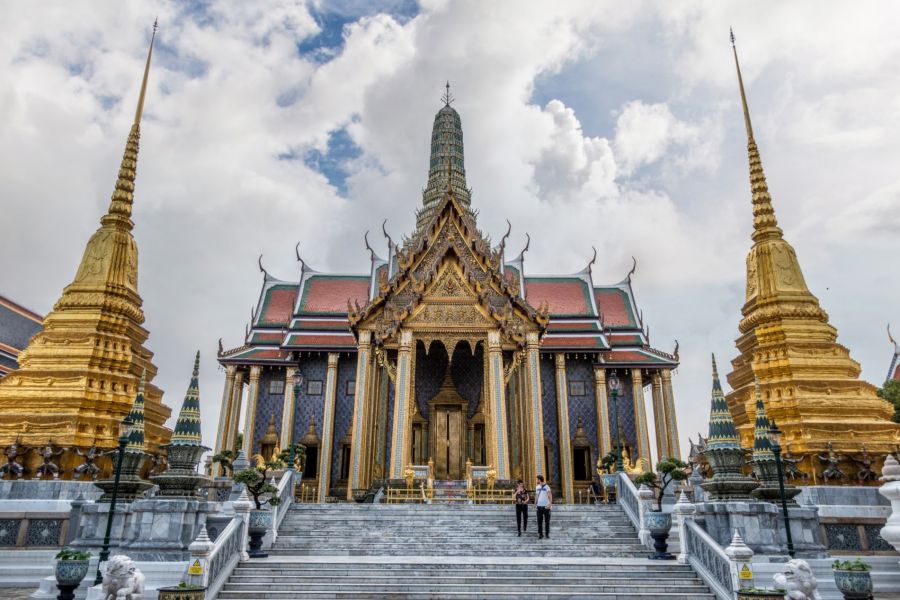 viharn et chedis dorées au wat phra kaew de Bangkok viharn et chedis dorées au wat phra kaew de bangkok