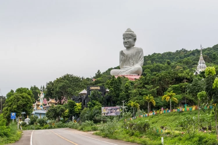wat kaeo prasert chumphon thailand
