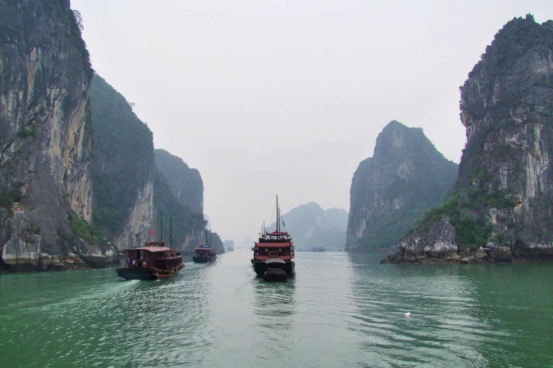 bateaux partant baie halong vietnam