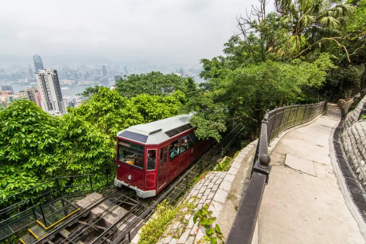 arrival tram victoria peak - hong kong