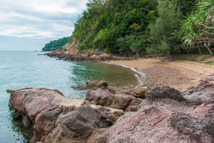 other beach kung krabaeng wildlife sanctuary - chao lao - chanthaburi
