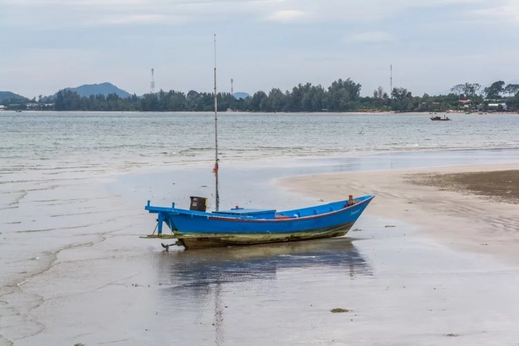 chao lao hu laem boat - chanthaburi