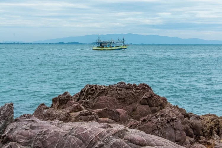 boat sea kung krabaeng wildlife sanctuary - chao lao - chanthaburi