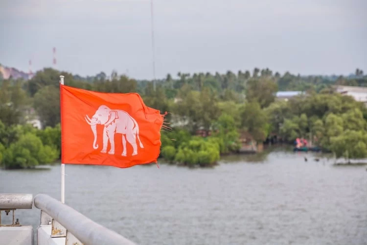 siam flag laem sing bridge - chanthaburi