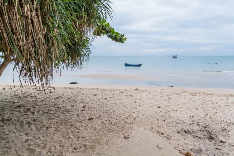 entrance to chao lao beach - chanthaburi