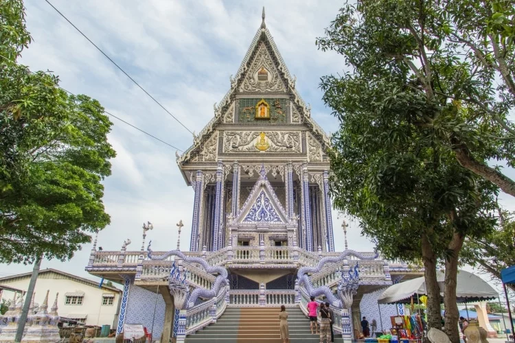 facade wat pak nam khaem nu - chao lao - chanthaburi