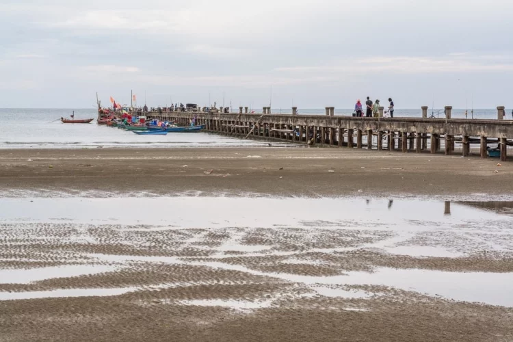 chao lao hu laem pier - chanthaburi