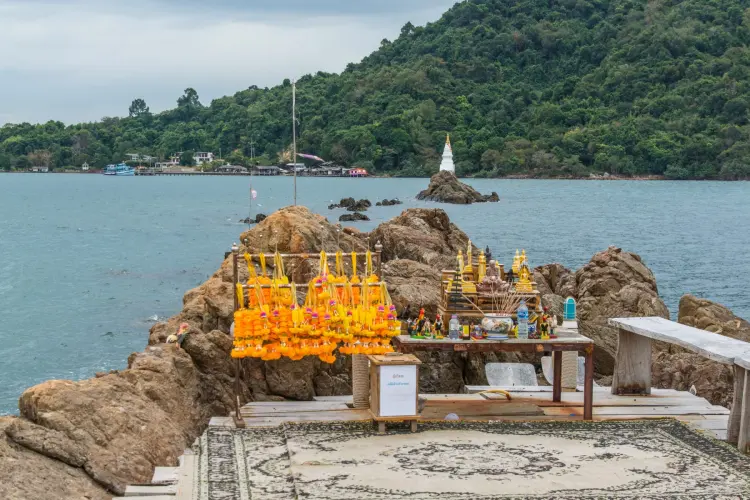 hua laem pagoda - chanthaburi