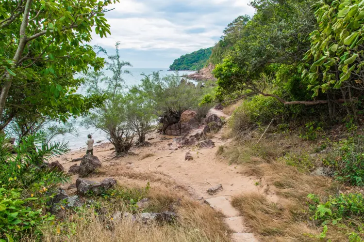 small beach kung krabaeng wildlife sanctuary - chao lao - chanthaburi