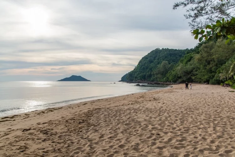 ao krathing laem sing beach - chanthaburi