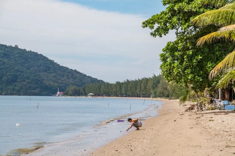 laem sing beach in chanthaburi