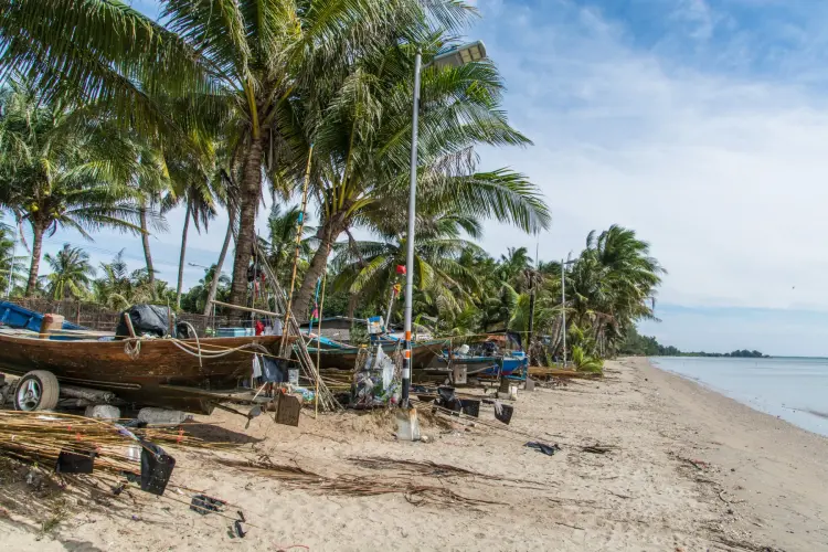 laem sing beach - chanthaburi