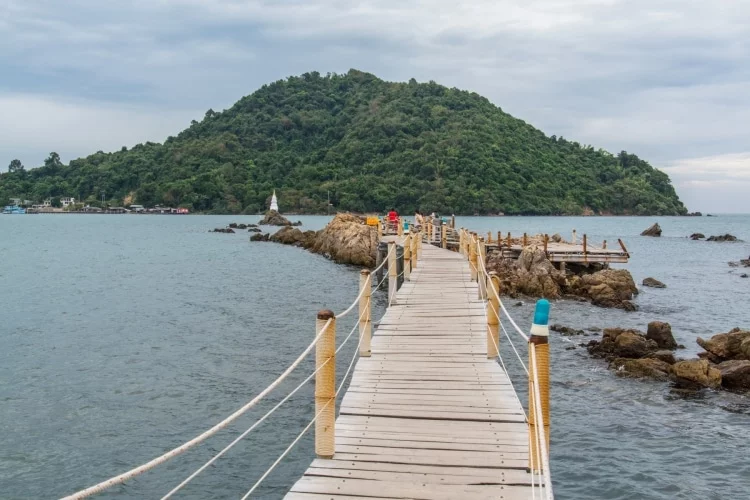 pontoon leading to hua laem pagoda - chanthaburi