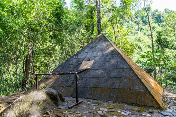 phra nang ruar lom namtok phlio pyramid - chanthaburi - thailand
