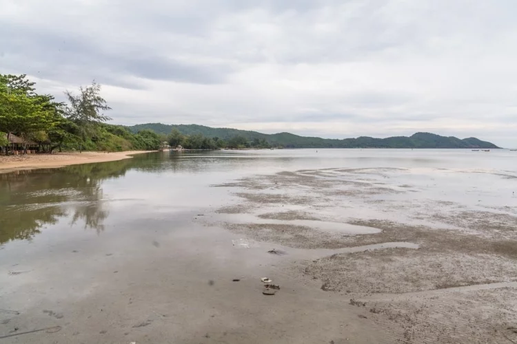 view of chao lao hu laem pier - chanthaburi