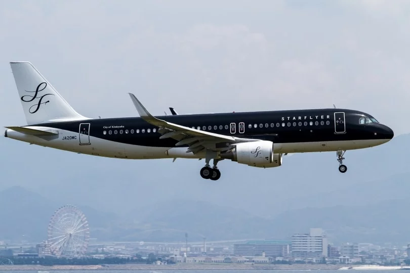 starflyer airline plane approach osaka
