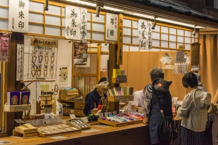 souvenir shop daibutsuden todai-ji temple nara - japan