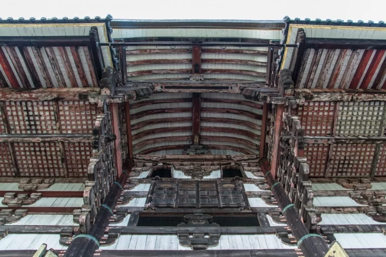 detail facade todai-ji nara temple - japan