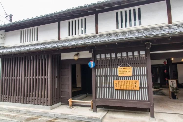 entrance naramachi koshino le nara - japan