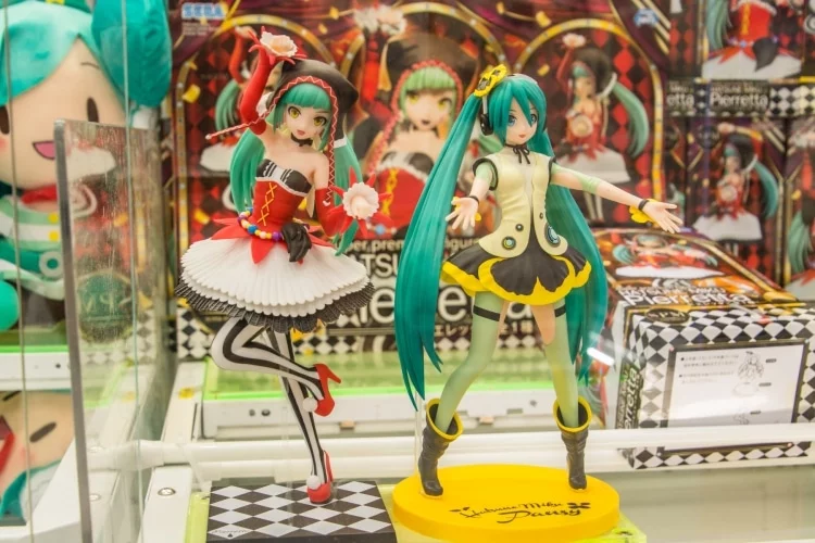 figurines amusement cue sanjo dori st nara - japan