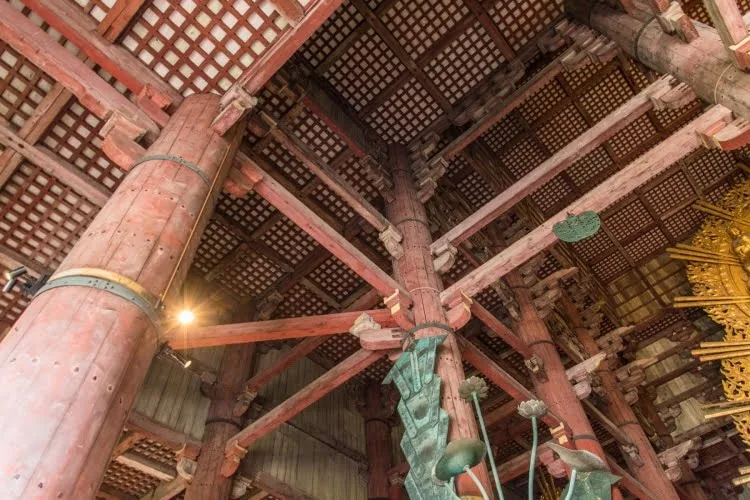 wooden beams daibutsuden temple todai-ji nara - japan