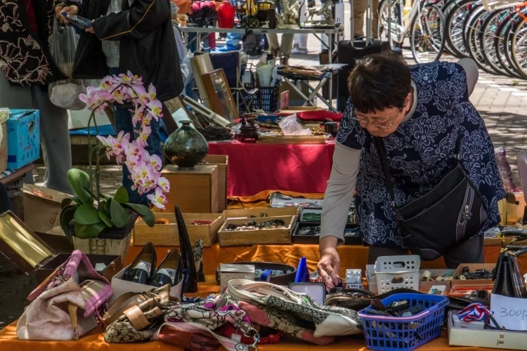 stand osaka charity flee market shin-osaka japan