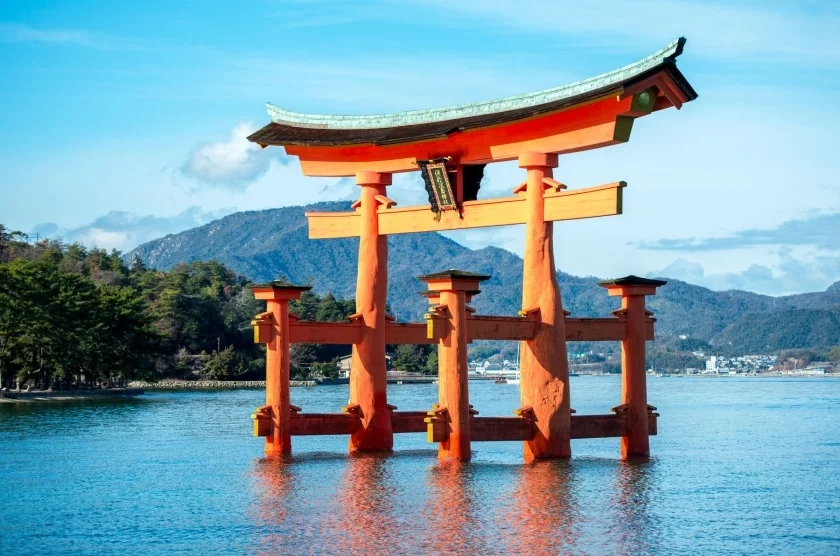 itsukushima floating torii