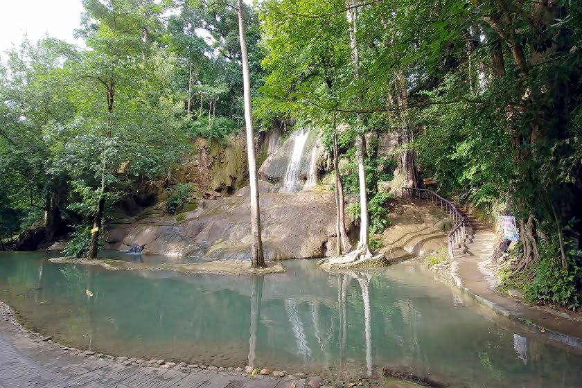 cascade de sai yok noi kanchanaburi peu monde