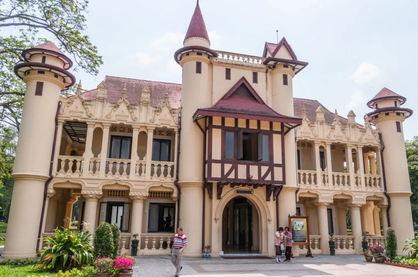 chaleemongkolasana residence palace sanam chan nakhon pathom