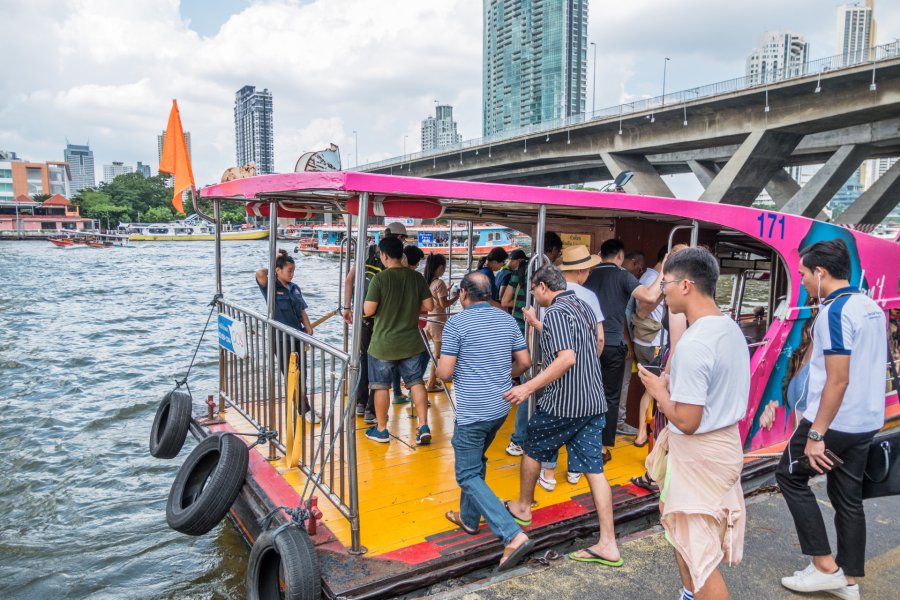 chao phraya express drapeau orange saphan taksin