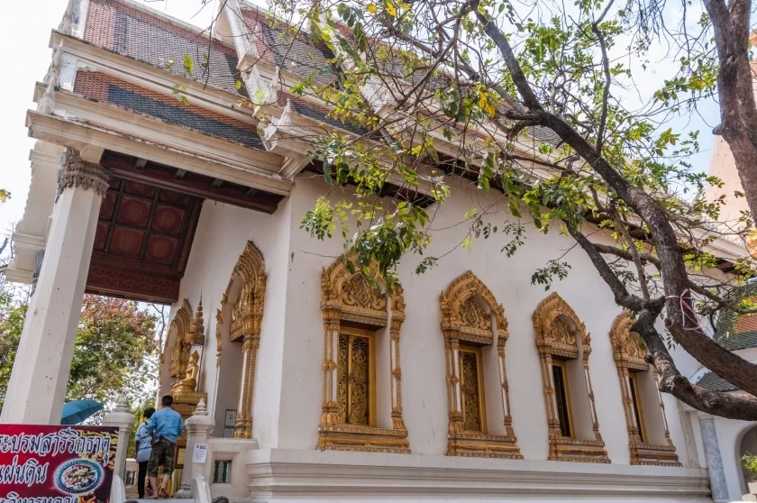 chapel surrounding phra pathom chedi pagoda