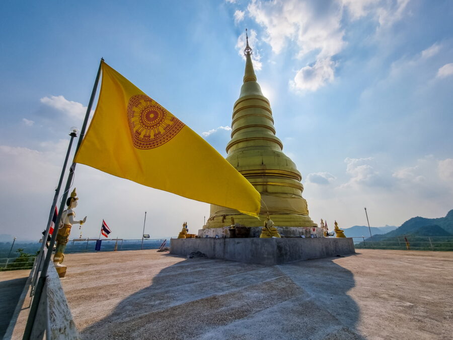 chedi du wat tham khao pun kanchanaburi