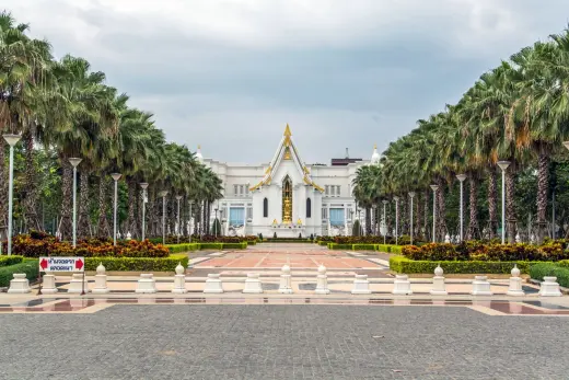 sombat pho hai building - wat tha sung uthai thani - thailand