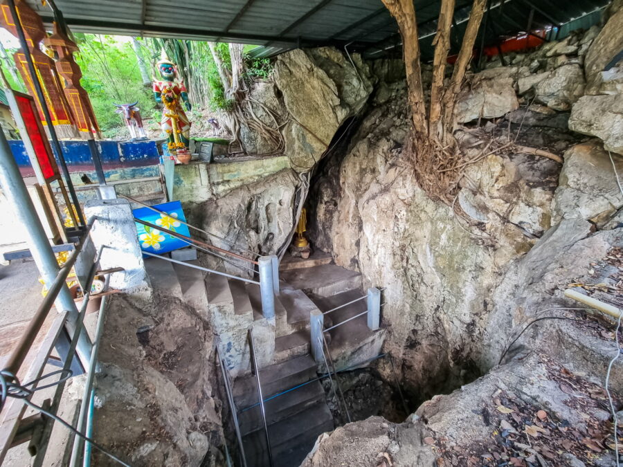 entree grotte au wat tham khao pun kanchanaburi