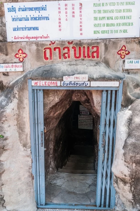 entrance cave meditation phra pathom chedi