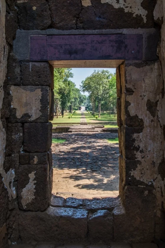 khmer ruin window prasat muang sing kanchanaburi