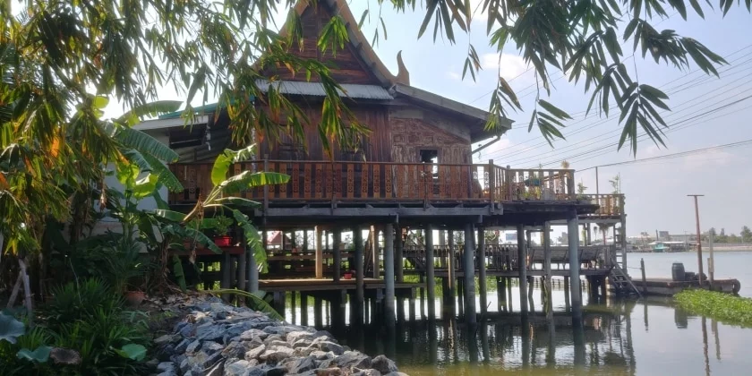 glastron clubhouse and hip cafe ko kred