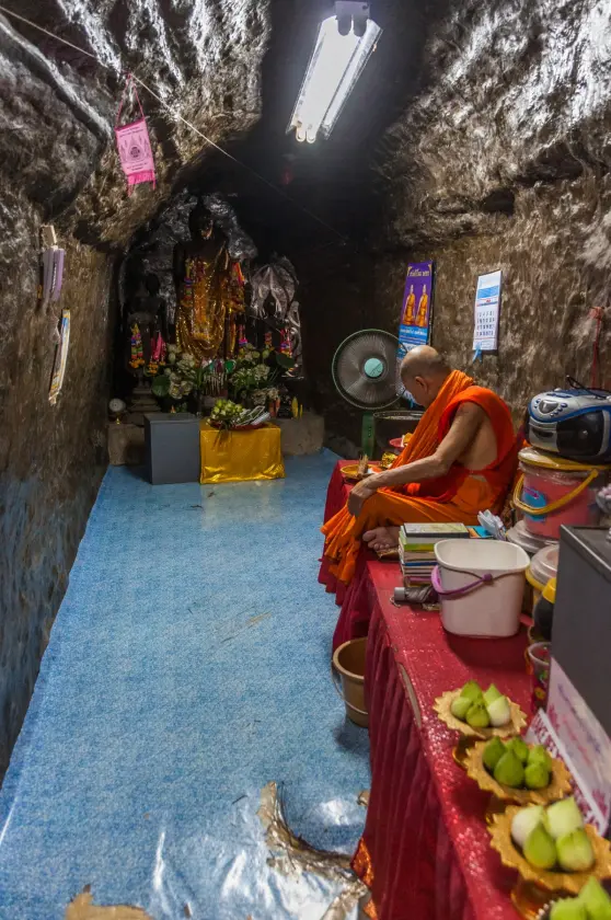 cave meditation phra pathom chedi