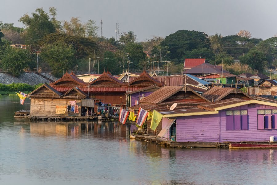 groupe maisons flottantes uthai thani - thailande