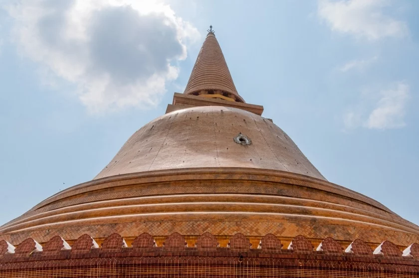 impressive chedi nakhon pathom