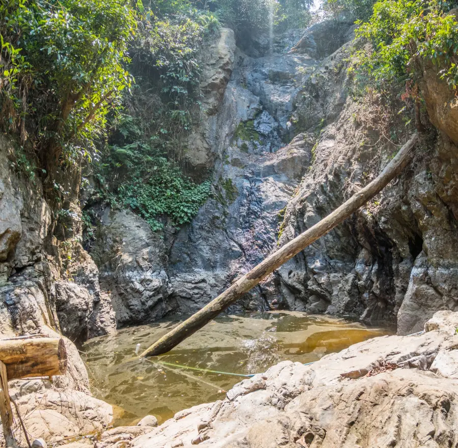kai bae waterfall ko chang - thailand
