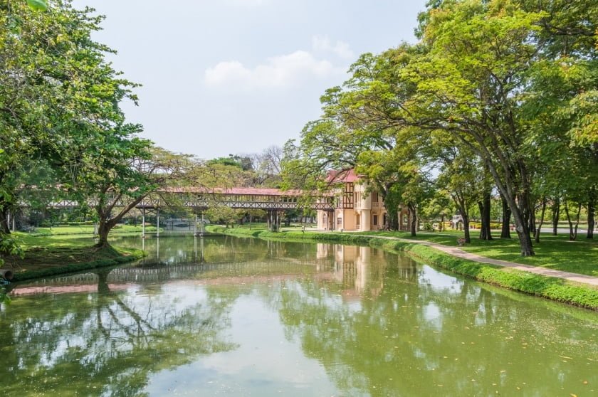 lac entourant palais sanam chan nakhon pathom