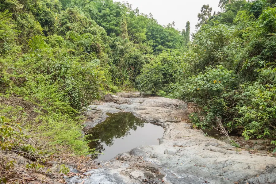 bed river waterfall khiri phet ko chang - thailand