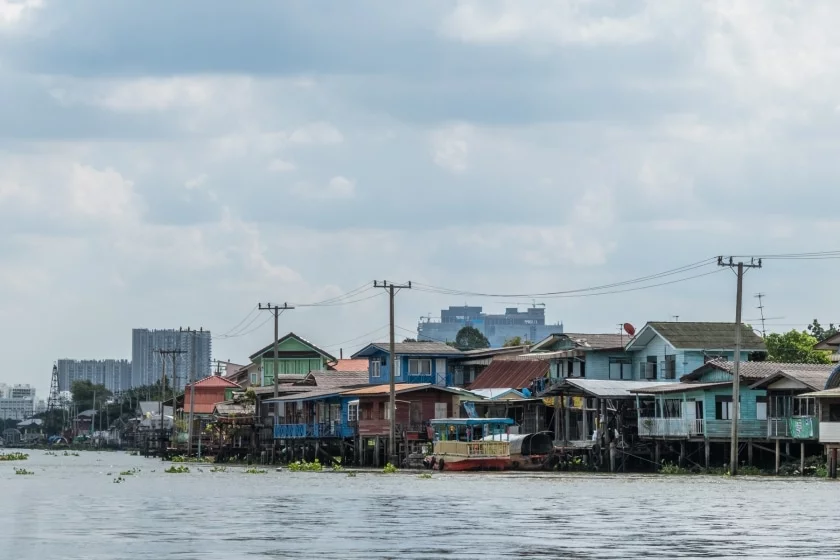 houses on the island of ko kret
