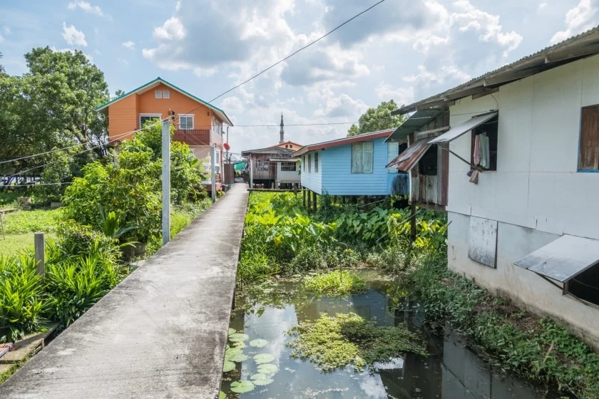 houses near local restaurant ko kret