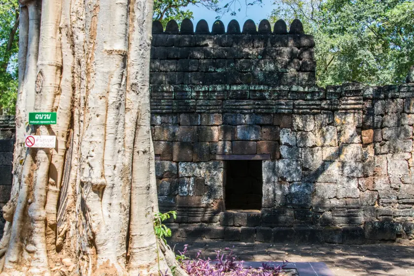 wall ruin khmer prasat muang sing kanchanaburi