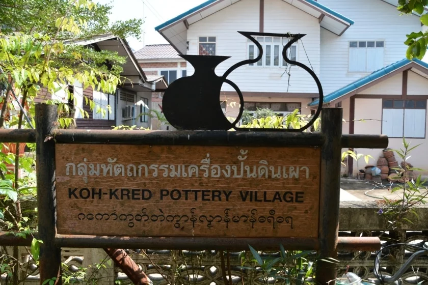 ko kret pottery village sign