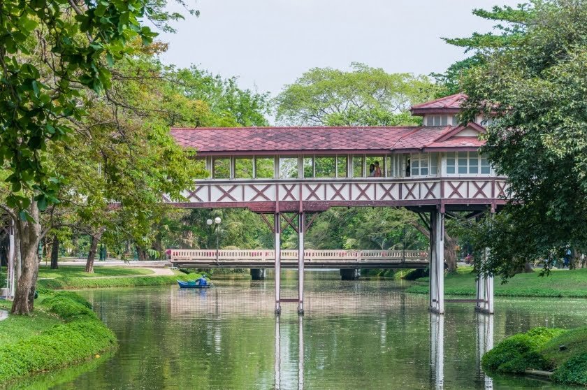 passerelle vue depuis jardin palais sanam chan nakhon pathom