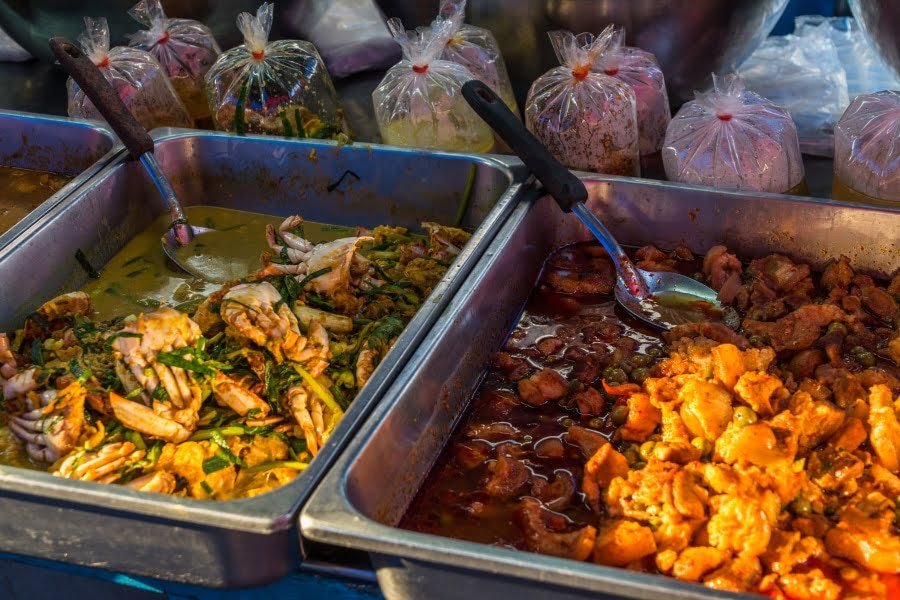 plats emporter marché uthai thani - thailande